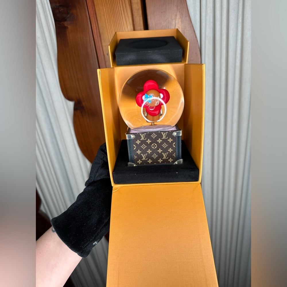 Louis Vuitton Vivienne Musical Snow Globe - Picture 6 of 7